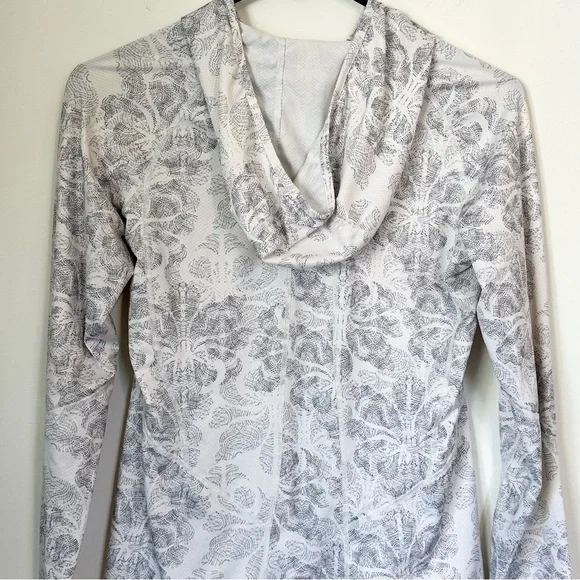 REI White and Gray Patterned Hooded Long Sleeve - Size: Extra Small - Picture 8 of 9